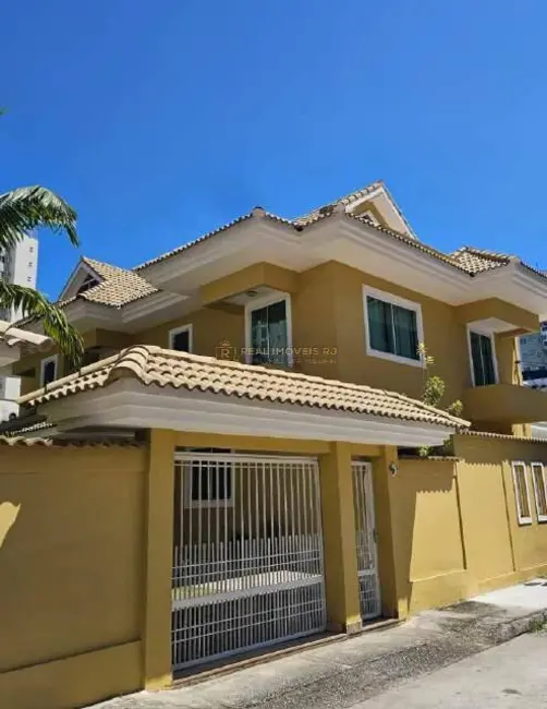 Casa com 4 quartos para alugar, 600m2 em Rio De Janeiro - RJ - imagem 1 Foto 1 de Casa com 4 quartos para alugar, 600m2 em Rio De Janeiro - RJ