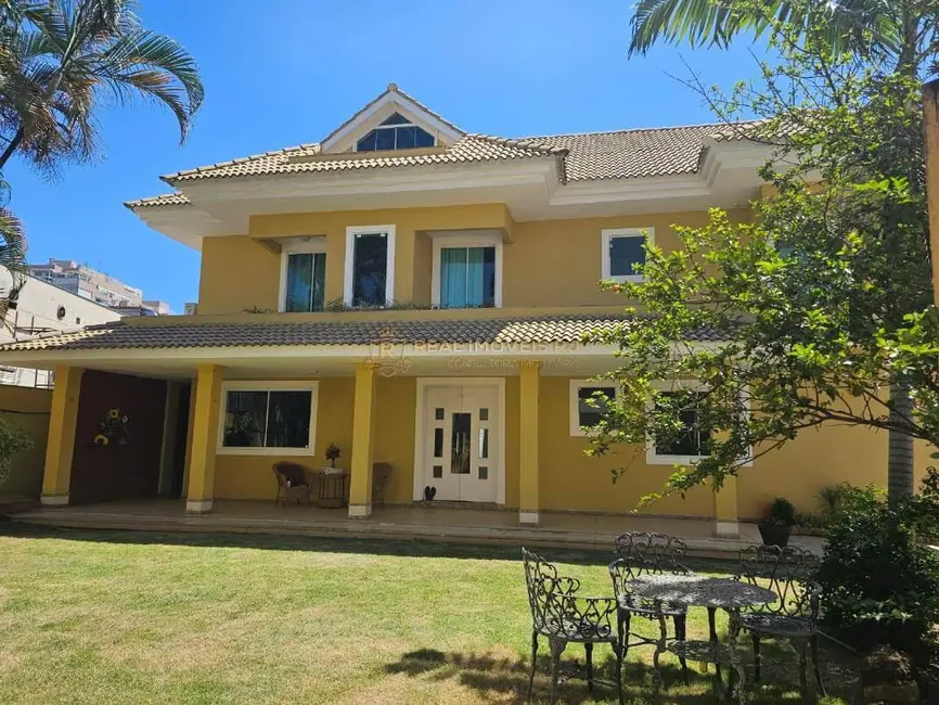 Casa com 4 quartos para alugar, 600m2 em Rio De Janeiro - RJ - imagem 2 Foto 2 de Casa com 4 quartos para alugar, 600m2 em Rio De Janeiro - RJ