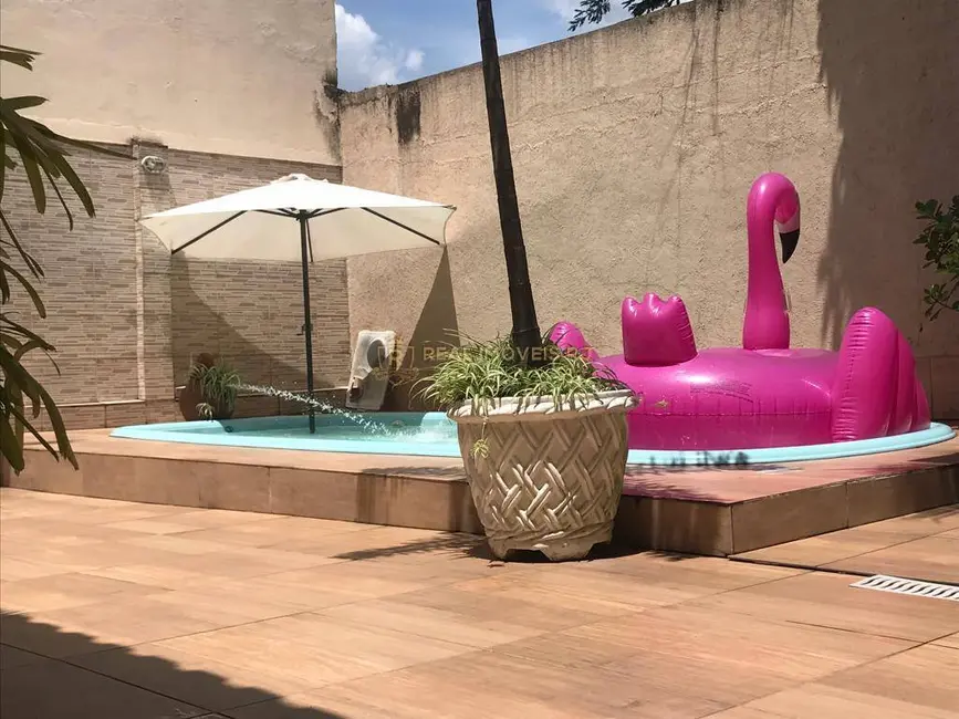 Casa com 2 quartos para alugar, 160m2 em Tanque, Rio De Janeiro - RJ - imagem 1 Foto 1 de Casa com 2 quartos para alugar, 160m2 em Tanque, Rio De Janeiro - RJ