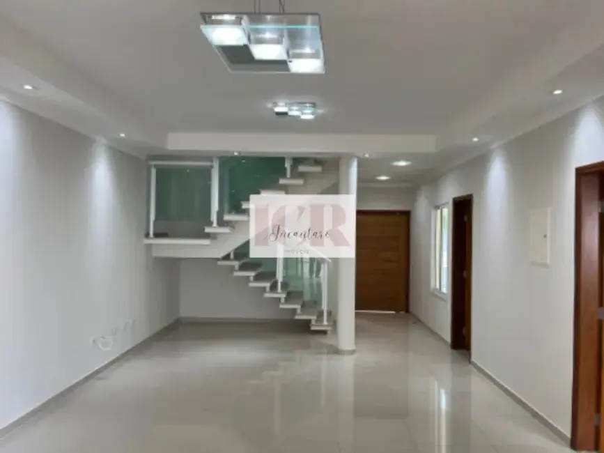 Foto 2 de Casa de Condomínio com 3 quartos à venda, 250m2 em Aracoiaba Da Serra - SP