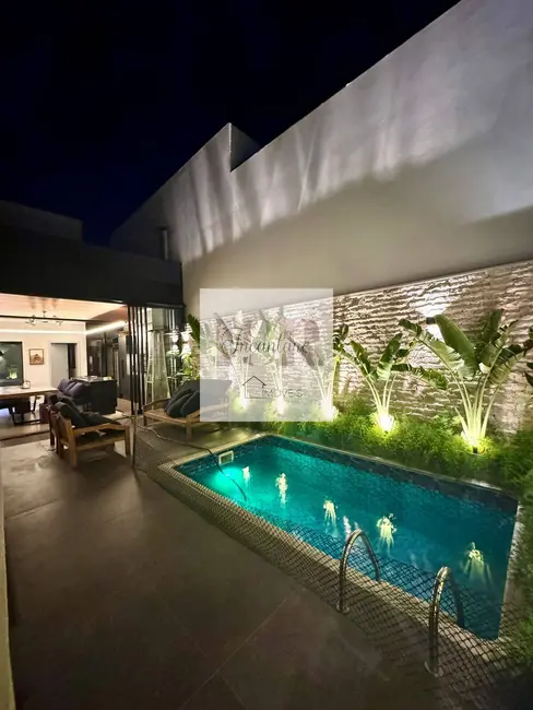 Foto 1 de Casa de Condomínio com 3 quartos à venda, 250m2 em Votorantim - SP