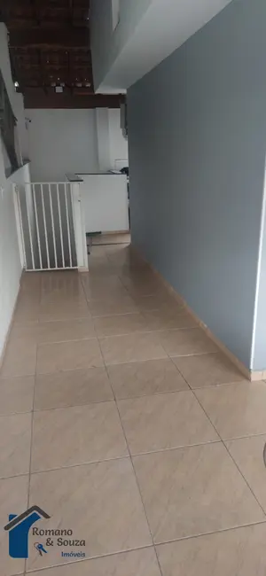 Sobrado com 3 quartos à venda, 200m2 em Jardim Santa Cecília, Guarulhos - SP - imagem 6 Foto 6 de Sobrado com 3 quartos à venda, 200m2 em Jardim Santa Cecília, Guarulhos - SP