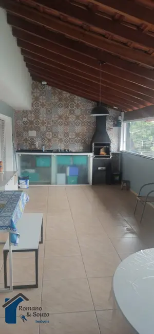 Sobrado com 3 quartos à venda, 200m2 em Jardim Santa Cecília, Guarulhos - SP - imagem 7 Foto 7 de Sobrado com 3 quartos à venda, 200m2 em Jardim Santa Cecília, Guarulhos - SP