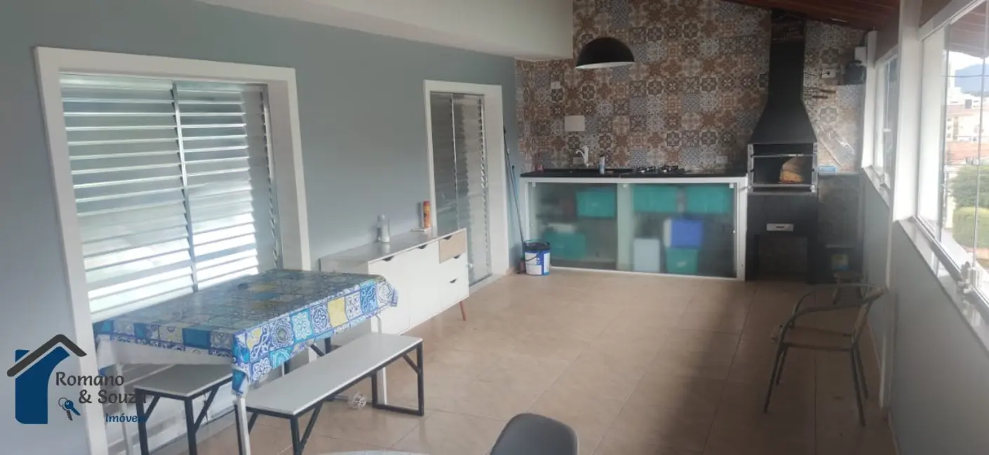 Sobrado com 3 quartos à venda, 200m2 em Jardim Santa Cecília, Guarulhos - SP - imagem 9 Foto 9 de Sobrado com 3 quartos à venda, 200m2 em Jardim Santa Cecília, Guarulhos - SP