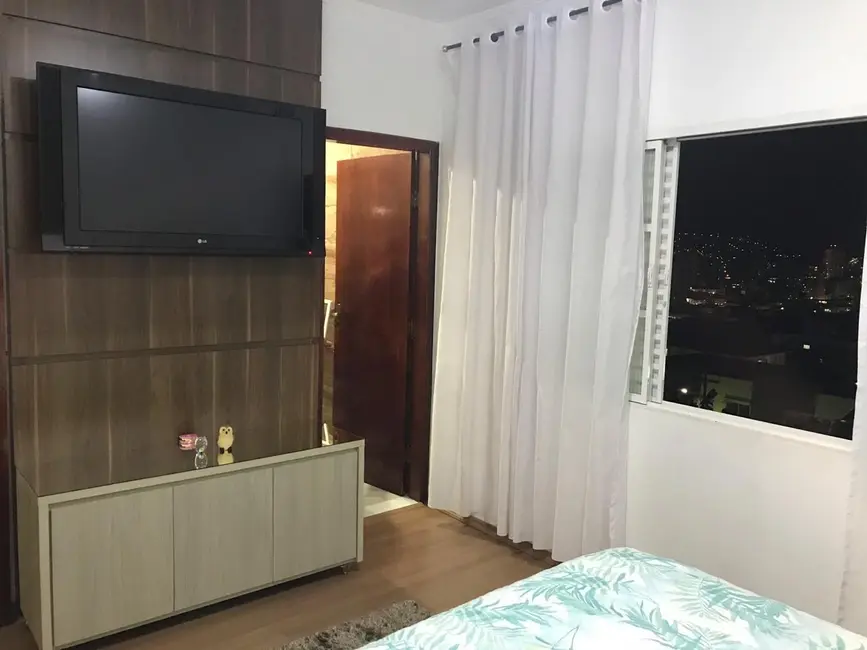 Casa com 3 quartos à venda, 114m2 em Centro, Pocos De Caldas - MG - imagem 5 Foto 5 de Casa com 3 quartos à venda, 114m2 em Centro, Pocos De Caldas - MG
