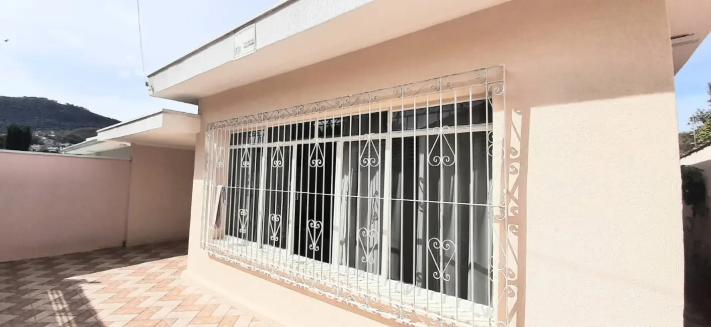 Casa com 3 quartos à venda, 156m2 em Jardim Novo Mundo, Pocos De Caldas - MG - imagem 2 Foto 2 de Casa com 3 quartos à venda, 156m2 em Jardim Novo Mundo, Pocos De Caldas - MG