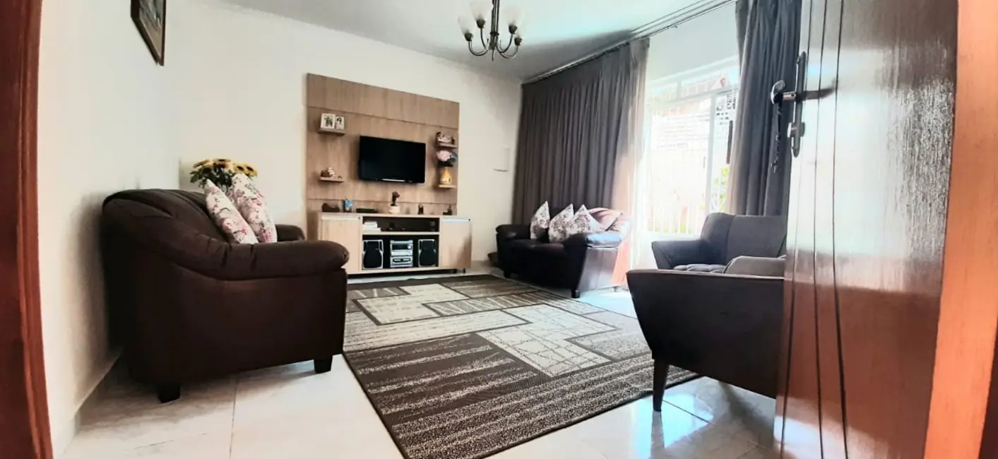 Casa com 3 quartos à venda, 156m2 em Jardim Novo Mundo, Pocos De Caldas - MG - imagem 3 Foto 3 de Casa com 3 quartos à venda, 156m2 em Jardim Novo Mundo, Pocos De Caldas - MG