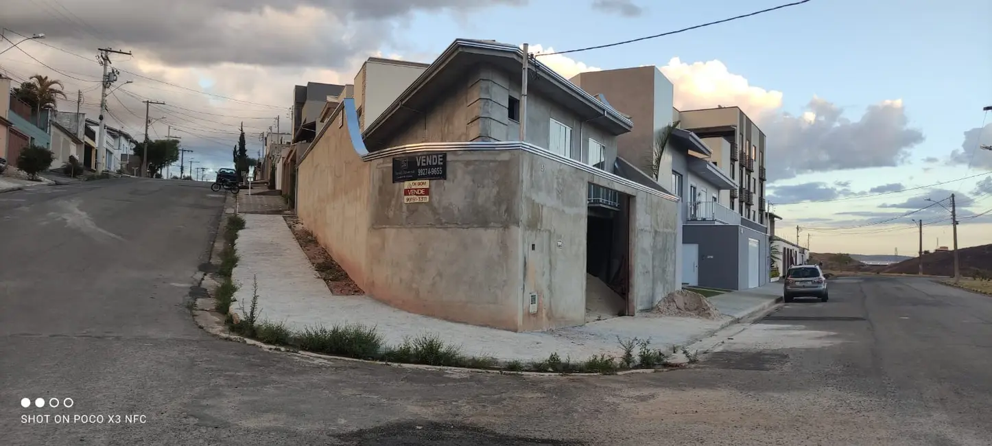 Foto 2 de Casa com 2 quartos à venda, 260m2 em Jardim das Azaléias, Pocos De Caldas - MG