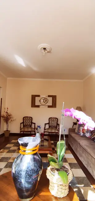 Casa com 3 quartos à venda, 187m2 em Jardim Centenário, Pocos De Caldas - MG - imagem 4 Foto 4 de Casa com 3 quartos à venda, 187m2 em Jardim Centenário, Pocos De Caldas - MG