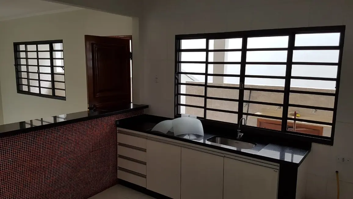 Casa com 3 quartos à venda, 263m2 em Jardim Ipê, Pocos De Caldas - MG - imagem 8 Foto 8 de Casa com 3 quartos à venda, 263m2 em Jardim Ipê, Pocos De Caldas - MG