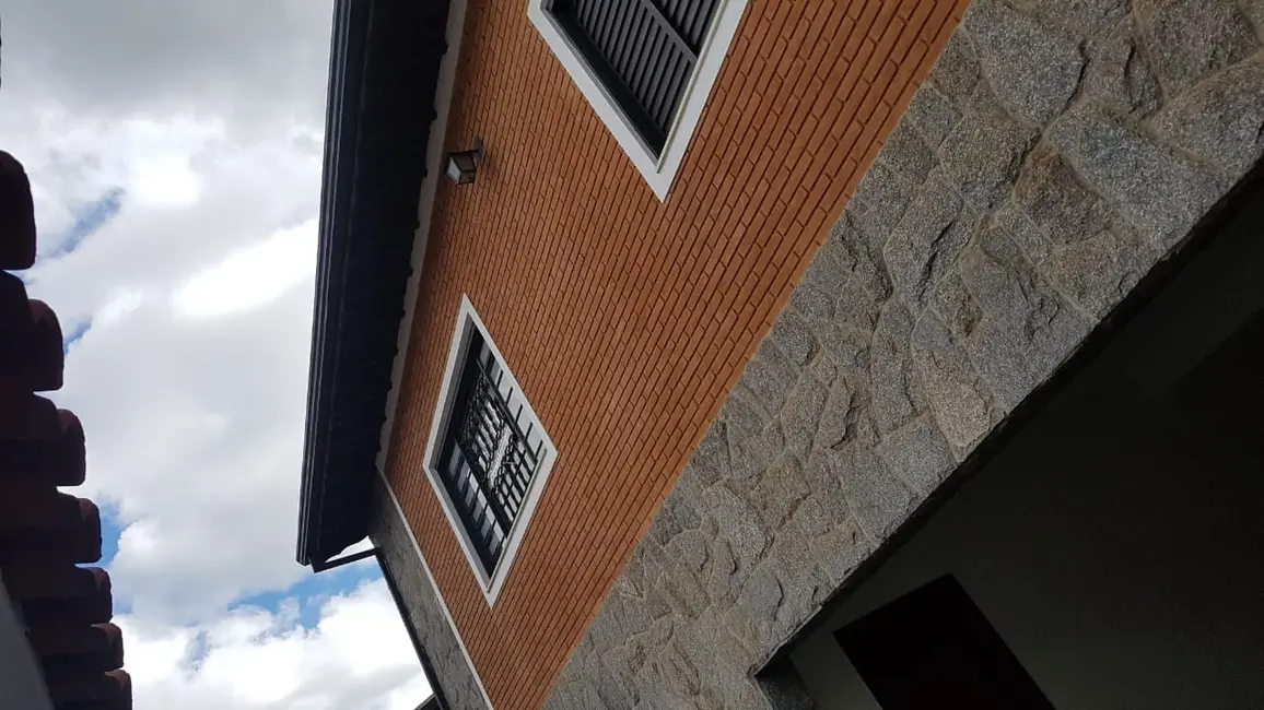 Casa com 3 quartos à venda, 263m2 em Jardim Ipê, Pocos De Caldas - MG - imagem 2 Foto 2 de Casa com 3 quartos à venda, 263m2 em Jardim Ipê, Pocos De Caldas - MG