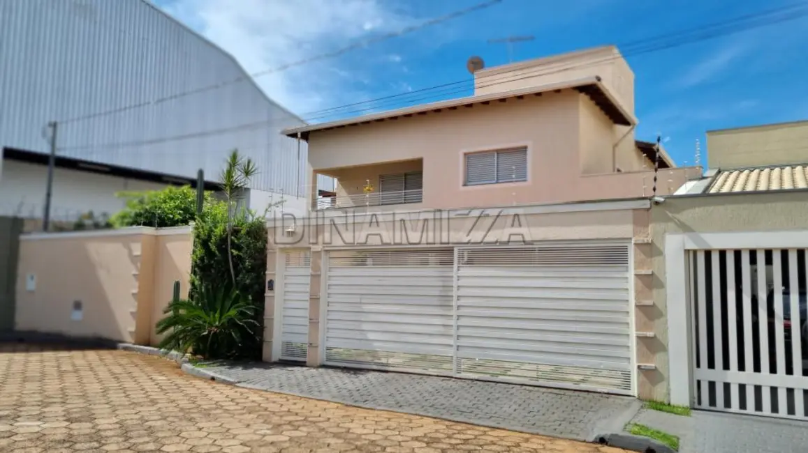 Foto 1 de Casa de Condomínio com 4 quartos à venda, 275m2 em Uberaba - MG