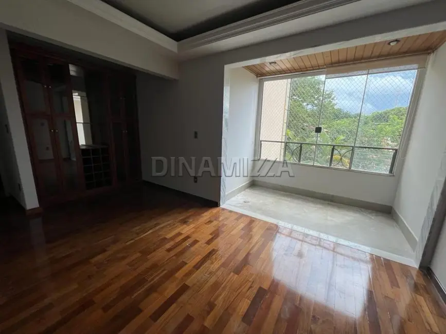 Foto 2 de Apartamento com 3 quartos à venda, 120m2 em Uberaba - MG