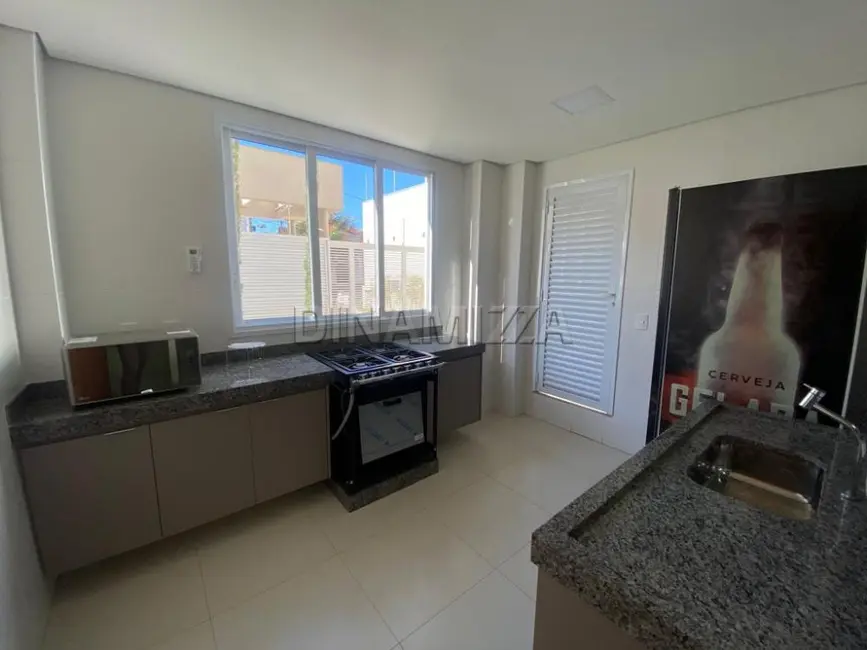 Foto 2 de Apartamento com 3 quartos à venda, 176m2 em Uberaba - MG