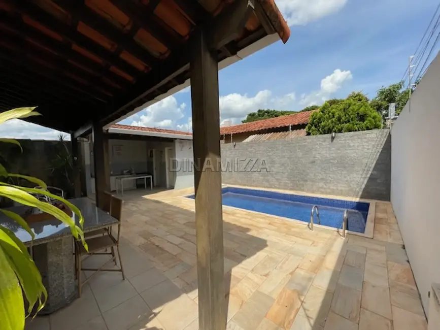 Foto 1 de Casa com 3 quartos à venda, 265m2 em Uberaba - MG