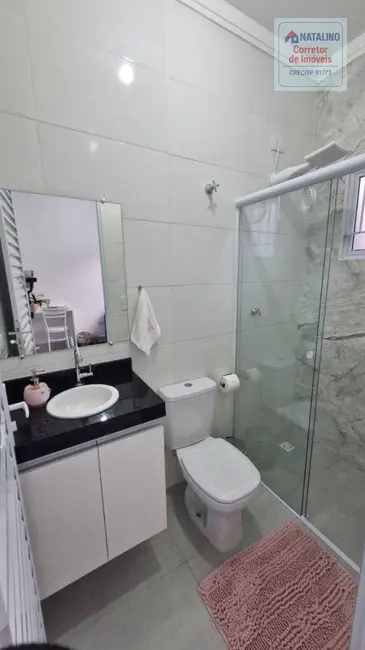 Kitnet com 1 quarto para alugar, 26m2 em Centro, Aruja - SP - imagem 3 Foto 3 de Kitnet com 1 quarto para alugar, 26m2 em Centro, Aruja - SP