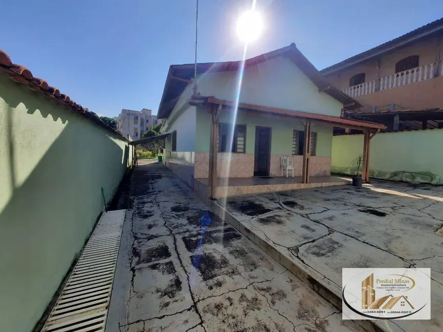 Casa com 2 quartos à venda, 648m2 em Londrina (São Benedito), Santa Luzia - MG - imagem 2 Foto 2 de Casa com 2 quartos à venda, 648m2 em Londrina (São Benedito), Santa Luzia - MG