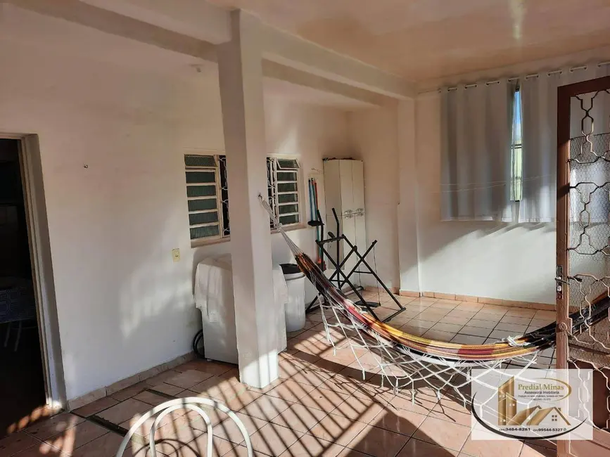 Casa com 2 quartos à venda, 648m2 em Londrina (São Benedito), Santa Luzia - MG - imagem 7 Foto 7 de Casa com 2 quartos à venda, 648m2 em Londrina (São Benedito), Santa Luzia - MG