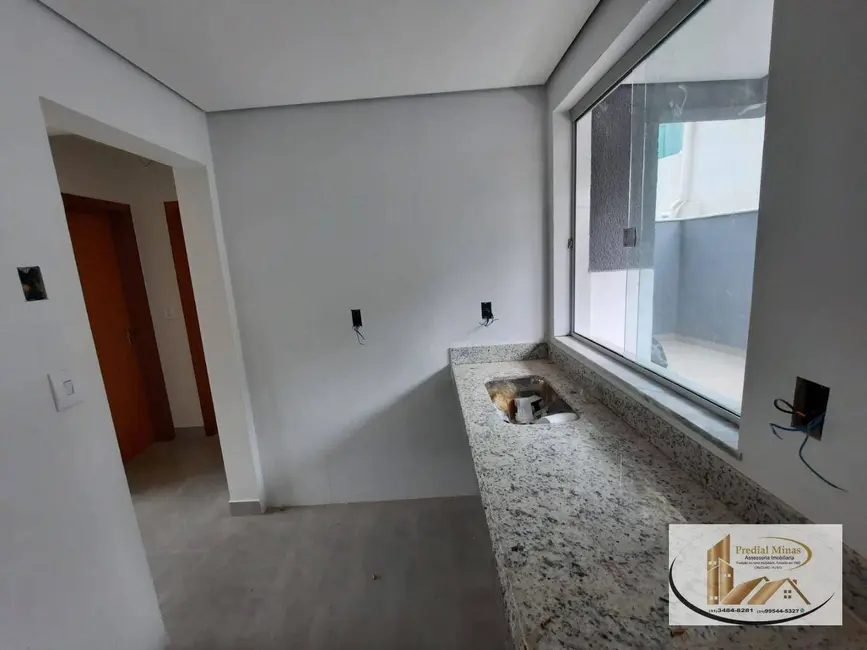 Foto 2 de Apartamento com 2 quartos à venda, 45m2 em Letícia, Belo Horizonte - MG