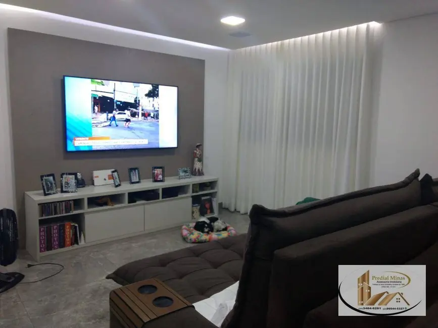Casa com 3 quartos à venda, 205m2 em Rio Branco, Belo Horizonte - MG - imagem 3 Foto 3 de Casa com 3 quartos à venda, 205m2 em Rio Branco, Belo Horizonte - MG