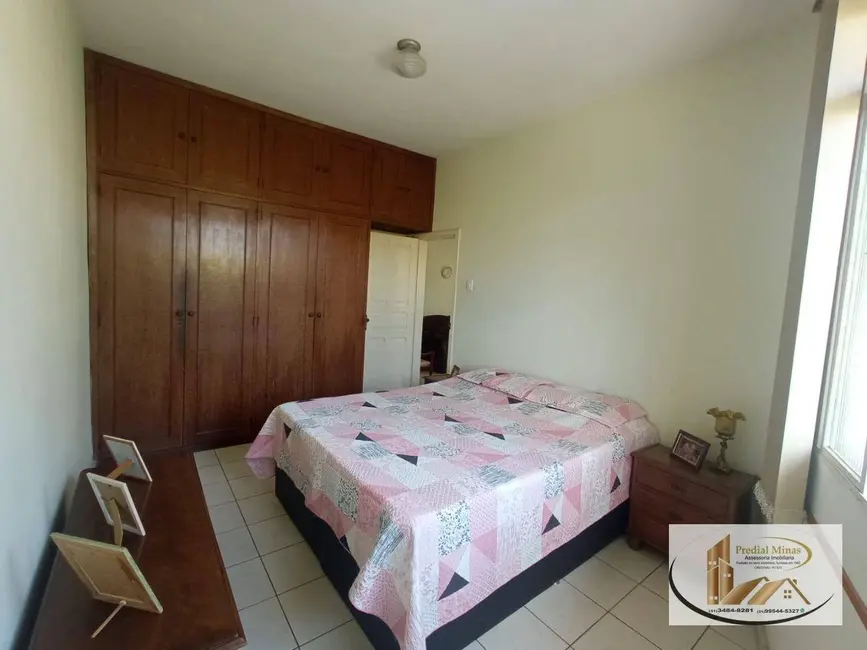 Casa com 3 quartos à venda, 300m2 em Concórdia, Belo Horizonte - MG - imagem 8 Foto 8 de Casa com 3 quartos à venda, 300m2 em Concórdia, Belo Horizonte - MG