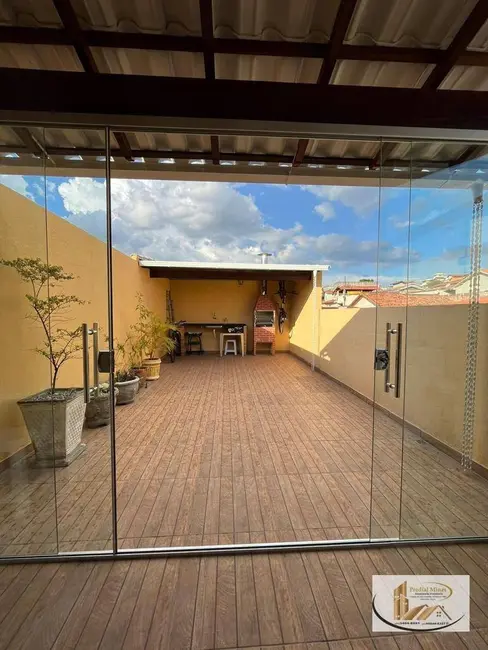 Foto 2 de Cobertura com 2 quartos à venda, 157m2 em Sarzedo - MG