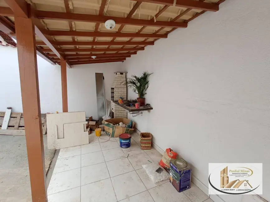 Casa com 3 quartos à venda, 180m2 em Letícia, Belo Horizonte - MG - imagem 2 Foto 2 de Casa com 3 quartos à venda, 180m2 em Letícia, Belo Horizonte - MG