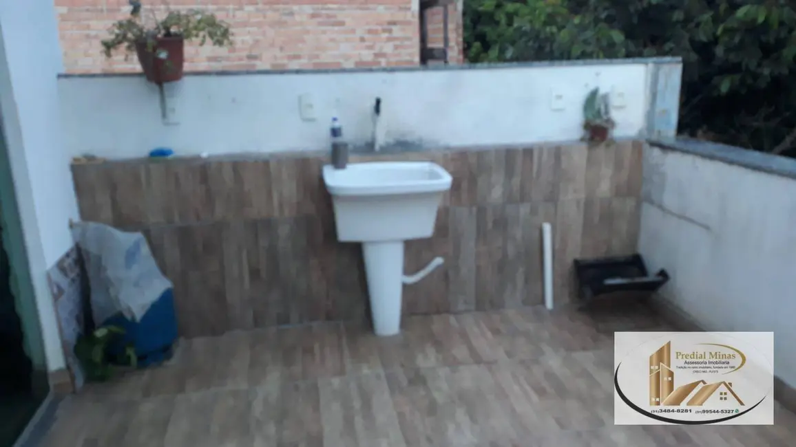 Casa com 3 quartos à venda, 290m2 em Pousada Santo Antônio, Belo Horizonte - MG - imagem 4 Foto 4 de Casa com 3 quartos à venda, 290m2 em Pousada Santo Antônio, Belo Horizonte - MG