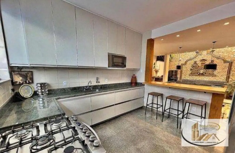 Casa com 4 quartos à venda, 256m2 em Santa Inês, Belo Horizonte - MG - imagem 2 Foto 2 de Casa com 4 quartos à venda, 256m2 em Santa Inês, Belo Horizonte - MG