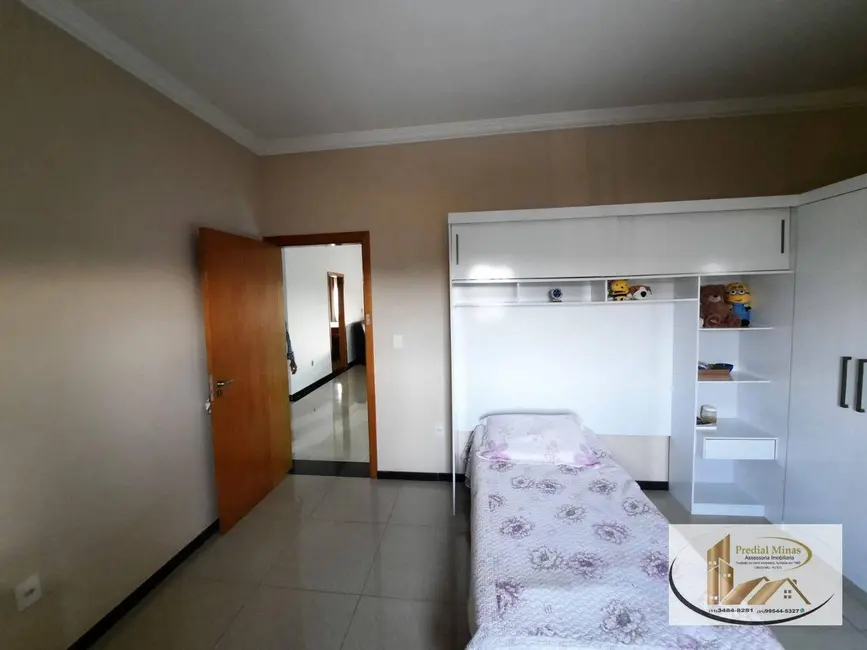 Casa com 4 quartos à venda, 440m2 em Beija Flor, Belo Horizonte - MG - imagem 9 Foto 9 de Casa com 4 quartos à venda, 440m2 em Beija Flor, Belo Horizonte - MG