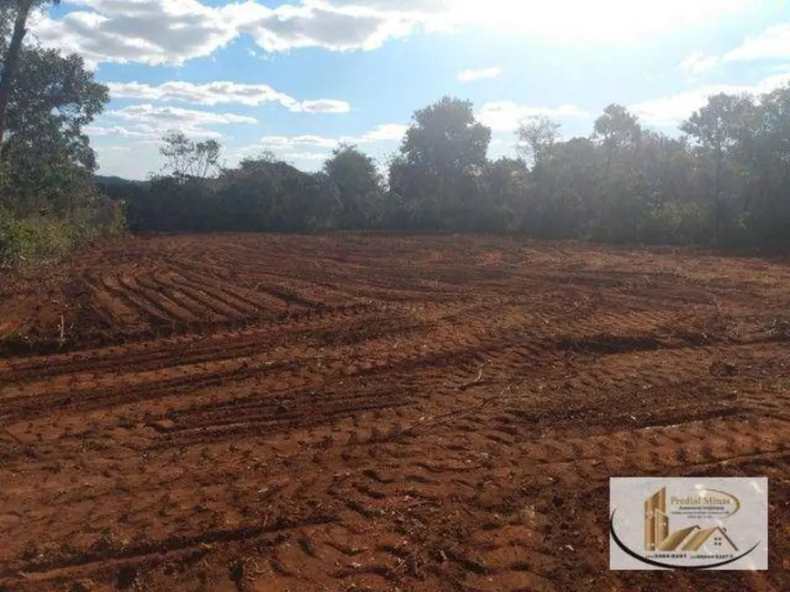 Foto 2 de Terreno / Lote à venda, 1000m2 em Santa Luzia - MG