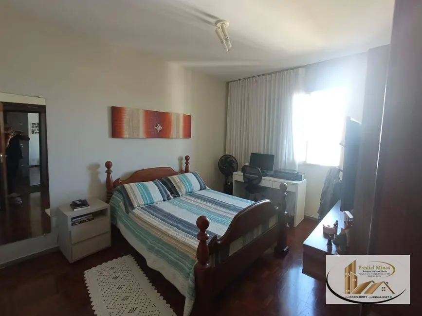 Apartamento com 4 quartos à venda, 176m2 em Santo Antônio, Belo Horizonte - MG - imagem 7 Foto 7 de Apartamento com 4 quartos à venda, 176m2 em Santo Antônio, Belo Horizonte - MG