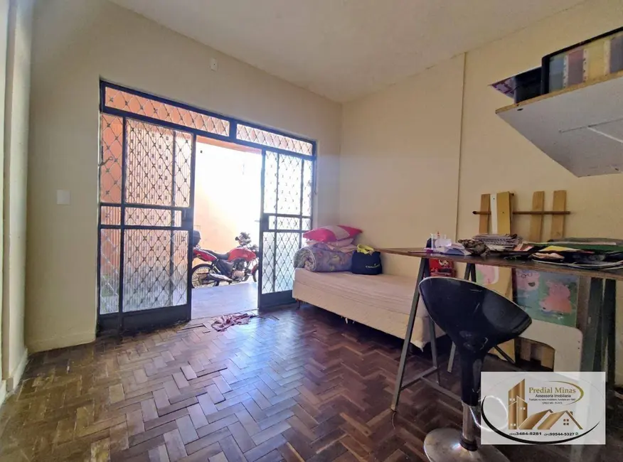 Foto 1 de Casa com 4 quartos à venda, 250m2 em Piratininga (Venda Nova), Belo Horizonte - MG