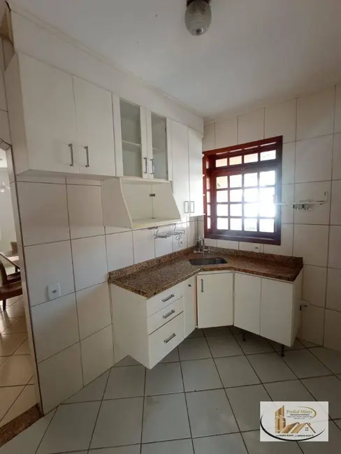 Casa com 4 quartos para alugar, 360m2 em Planalto, Belo Horizonte - MG - imagem 9 Foto 9 de Casa com 4 quartos para alugar, 360m2 em Planalto, Belo Horizonte - MG