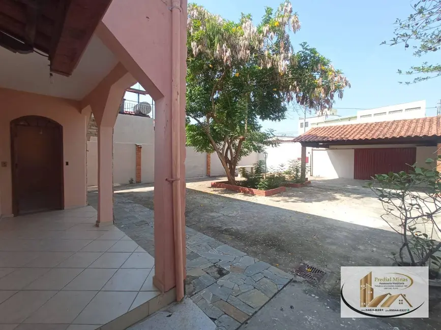 Casa com 4 quartos para alugar, 360m2 em Planalto, Belo Horizonte - MG - imagem 3 Foto 3 de Casa com 4 quartos para alugar, 360m2 em Planalto, Belo Horizonte - MG