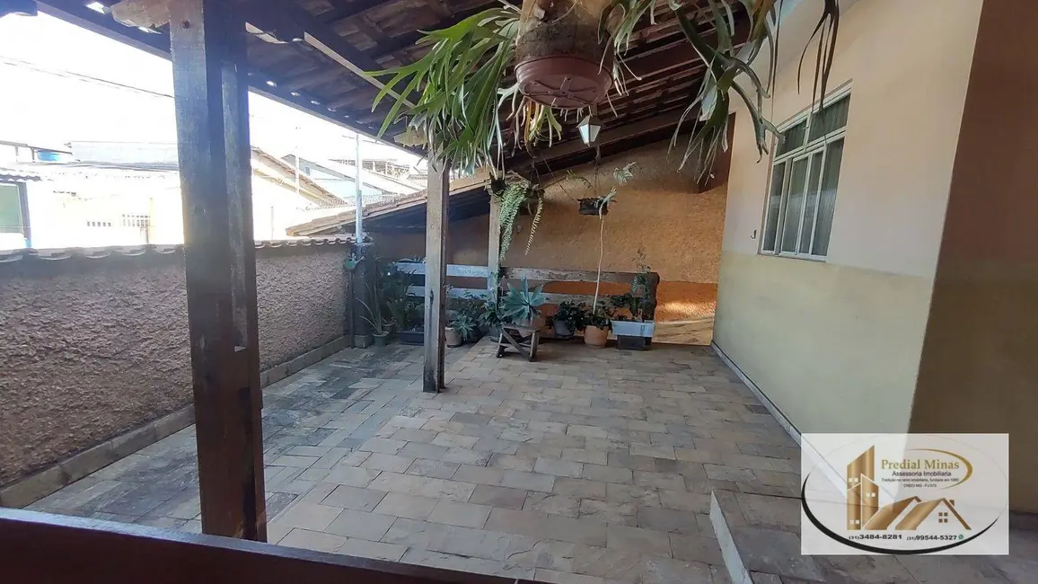 Foto 2 de Casa com 4 quartos à venda, 198m2 em Caiçaras, Belo Horizonte - MG