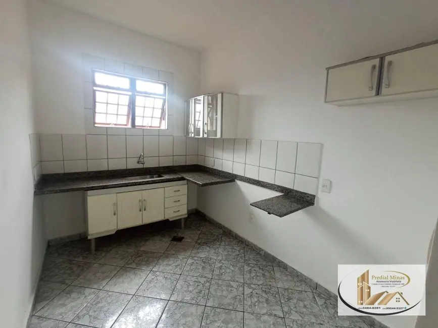 Casa com 2 quartos para alugar, 80m2 em Dom Bosco, Belo Horizonte - MG - imagem 4 Foto 4 de Casa com 2 quartos para alugar, 80m2 em Dom Bosco, Belo Horizonte - MG