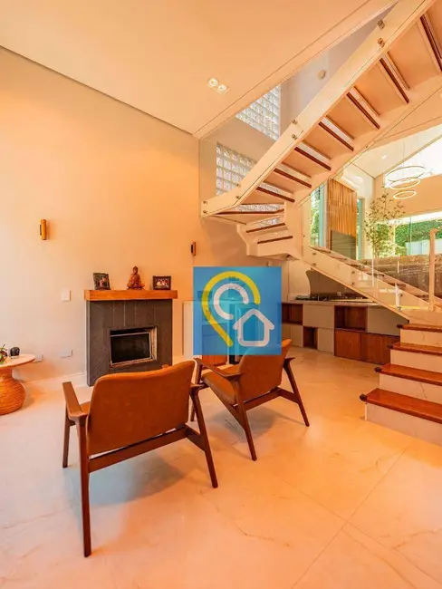 Casa de Condomínio com 3 quartos à venda, 307m2 em Santana De Parnaiba - SP - imagem 5 Foto 5 de Casa de Condomínio com 3 quartos à venda, 307m2 em Santana De Parnaiba - SP