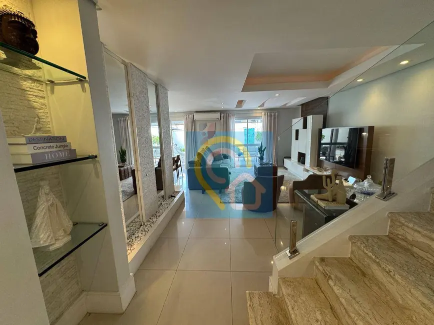 Foto 2 de Casa de Condomínio com 4 quartos à venda, 290m2 em Santana De Parnaiba - SP