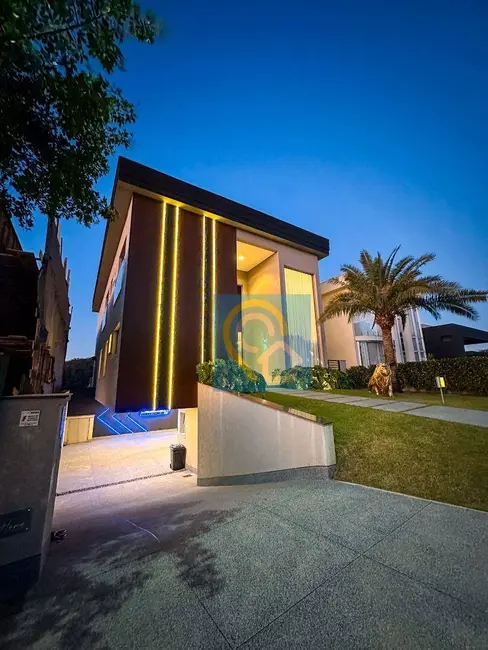 Foto 1 de Casa de Condomínio com 3 quartos à venda, 490m2 em Santana De Parnaiba - SP