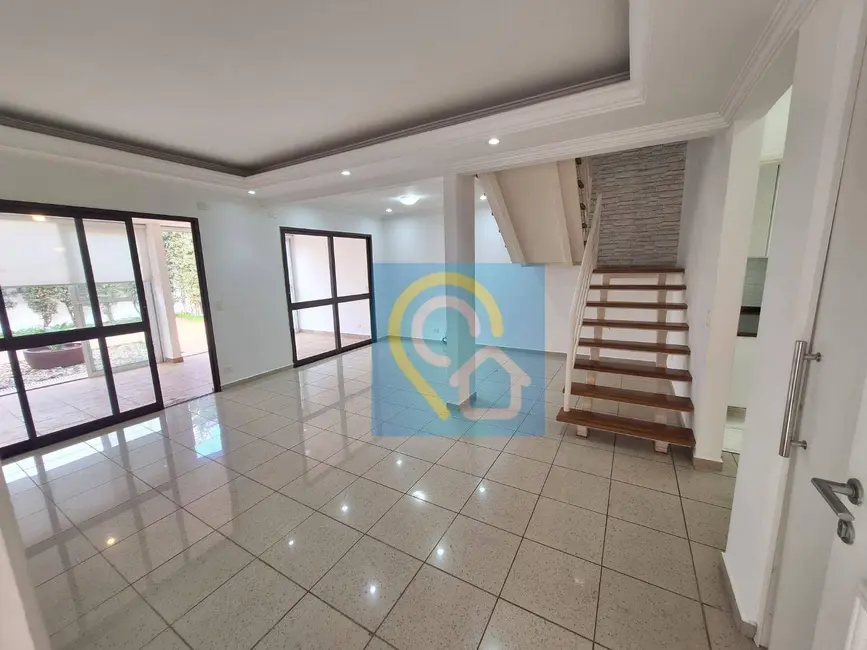 Foto 2 de Casa de Condomínio com 3 quartos para alugar, 180m2 em Santana De Parnaiba - SP
