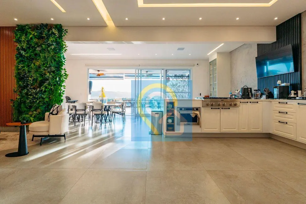 Casa de Condomínio com 4 quartos à venda, 360m2 em Santana De Parnaiba - SP - imagem 4 Foto 4 de Casa de Condomínio com 4 quartos à venda, 360m2 em Santana De Parnaiba - SP