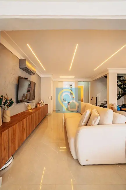 Foto 2 de Casa de Condomínio com 3 quartos à venda, 180m2 em Santana De Parnaiba - SP