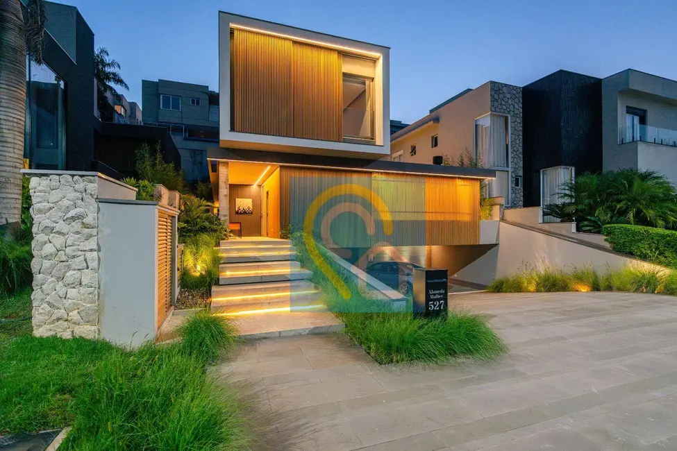 Casa de Condomínio com 4 quartos à venda, 420m2 em Residencial Tamboré, Barueri - SP - imagem 2 Foto 2 de Casa de Condomínio com 4 quartos à venda, 420m2 em Residencial Tamboré, Barueri - SP