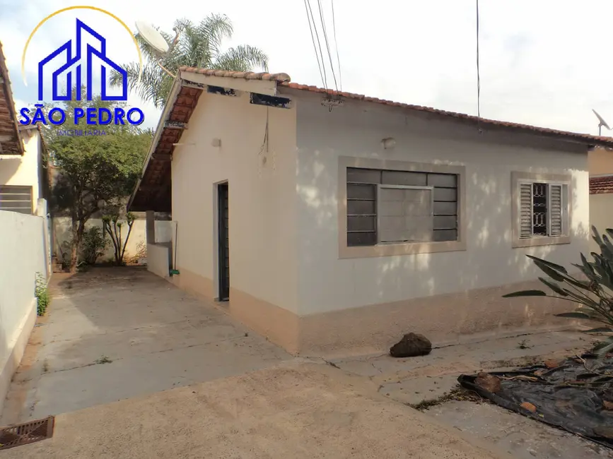 Foto 2 de Casa com 2 quartos à venda, 200m2 em Sao Pedro - SP