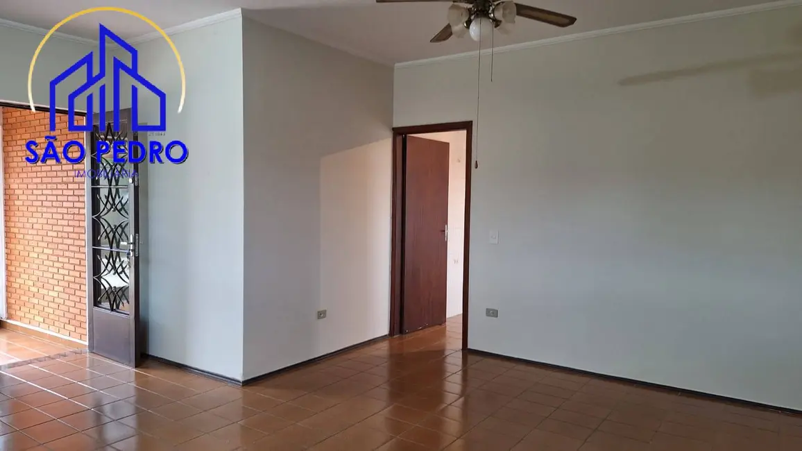 Foto 2 de Casa com 3 quartos à venda, 400m2 em Sao Pedro - SP