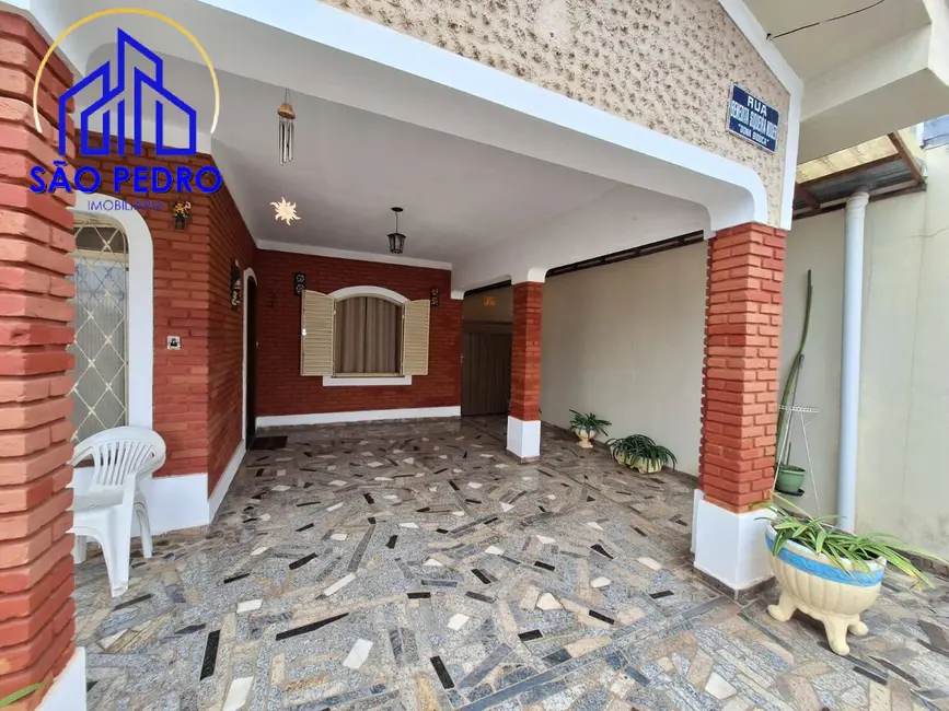 Foto 2 de Casa com 3 quartos à venda, 208m2 em Sao Pedro - SP