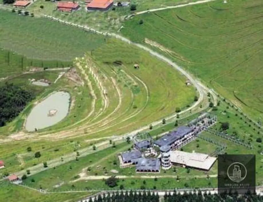 Foto 1 de Fazenda / Haras à venda, 266200m2 em Sarapui - SP