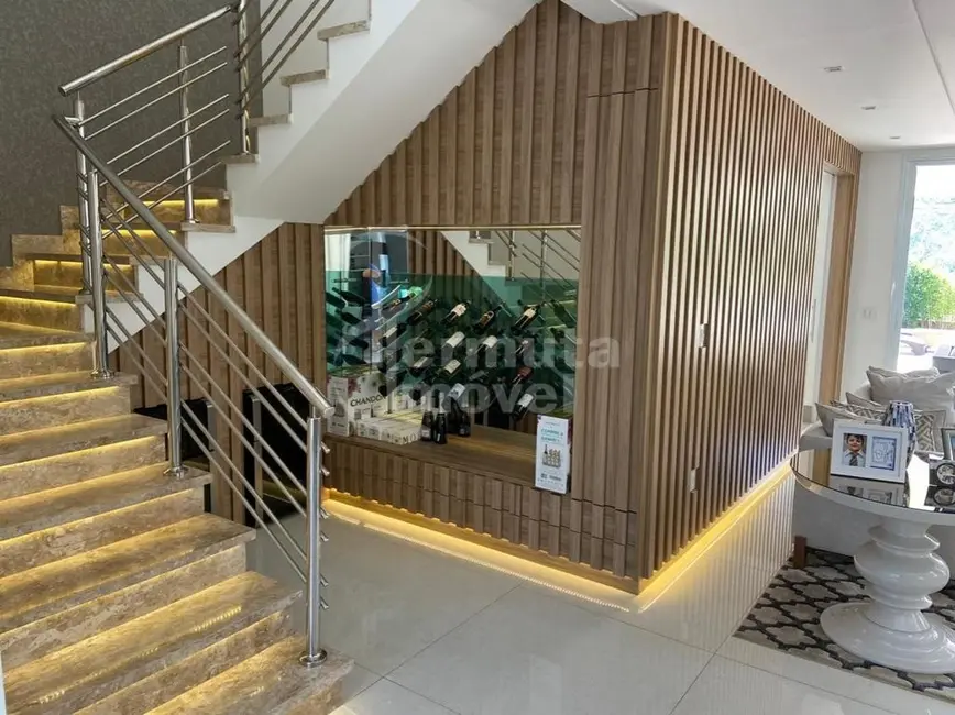 Casa de Condomínio com 5 quartos à venda, 418m2 em Tamboré, Barueri - SP - imagem 4 Foto 4 de Casa de Condomínio com 5 quartos à venda, 418m2 em Tamboré, Barueri - SP