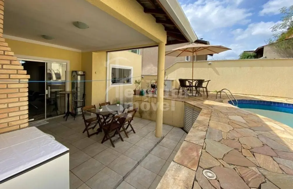 Casa com 3 quartos à venda, 174m2 em Parque Nova Jandira, Jandira - SP - imagem 5 Foto 5 de Casa com 3 quartos à venda, 174m2 em Parque Nova Jandira, Jandira - SP
